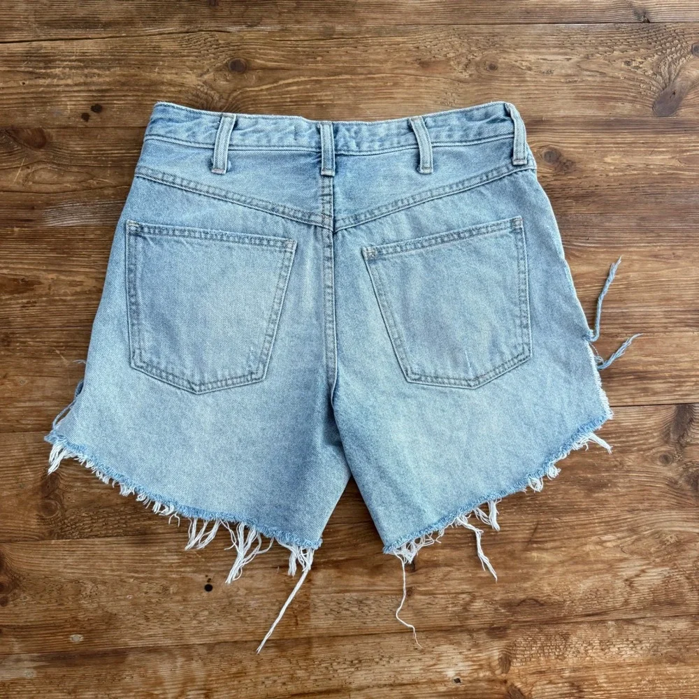 Free People We The Free Cut Off Denim Shorts Light Wash Distressed Womens 25 EUC